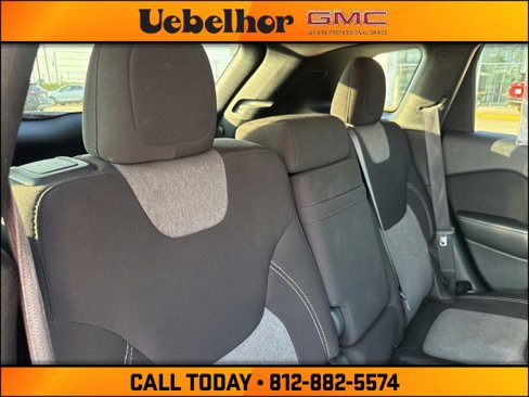 Used 2017 Jeep Cherokee Sport image 5