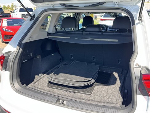 Certified 2023 Volkswagen Tiguan SE image 37