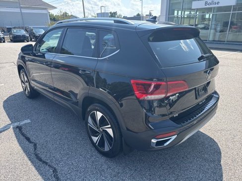 Certified 2024 Volkswagen Taos SE image 8