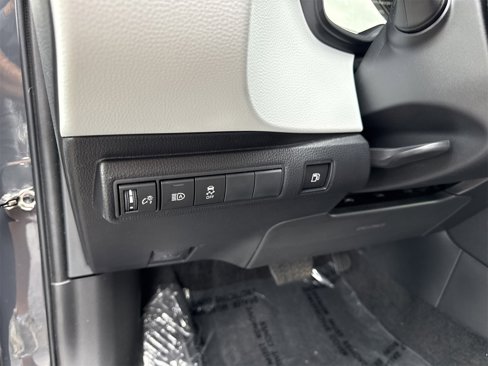 Used 2023 Toyota Corolla LE image 33