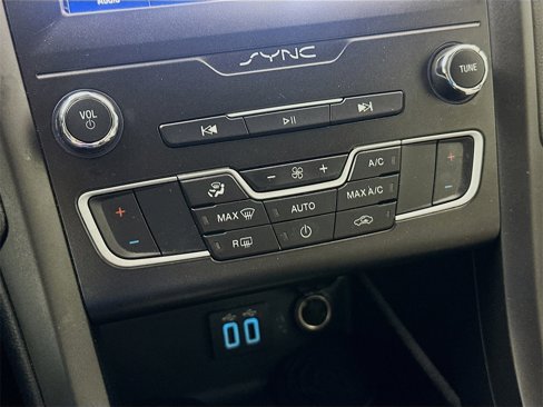 Used 2020 Ford Fusion SE w/ Equipment Group 151A image 16