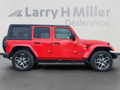 Used 2024 Jeep Wrangler Unlimited image 6
