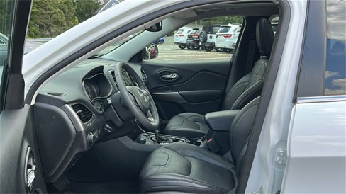 Used 2021 Jeep Cherokee Limited image 10