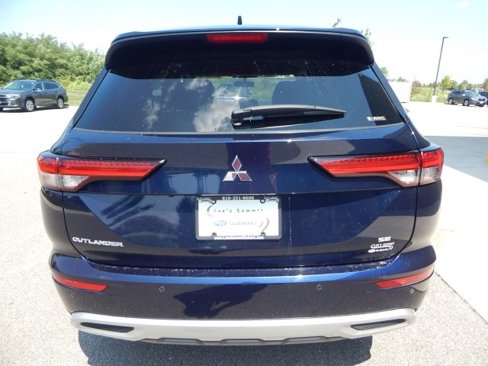 Used 2024 Mitsubishi Outlander SE Black Edition image 3