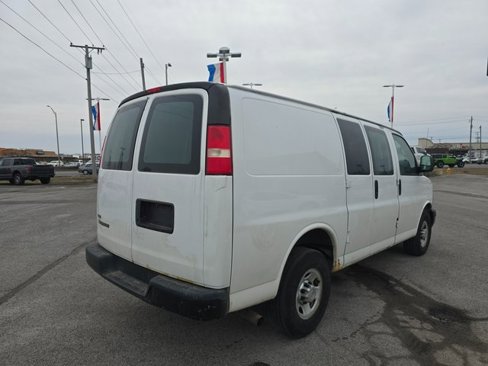 Used 2011 Chevrolet Express 2500 image 4