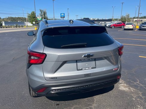 Used 2024 Chevrolet Trax RS w/ Sunroof Package image 4