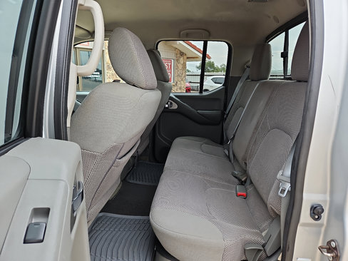 Used 2016 Nissan Frontier SV image 8