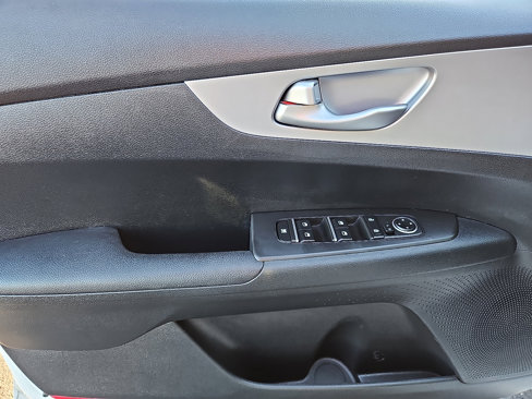 Used 2023 Kia Forte LXS w/ LXS Technology Package image 12