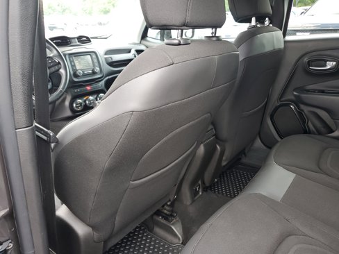 Used 2016 Jeep Renegade Latitude image 23
