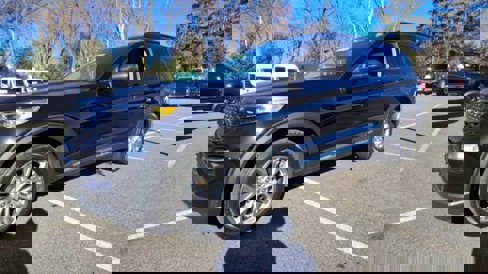 Certified 2022 Ford Explorer XLT w/ Equipment Group 202A image 4