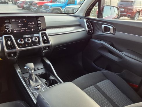 Used 2023 Kia Sorento LX image 14