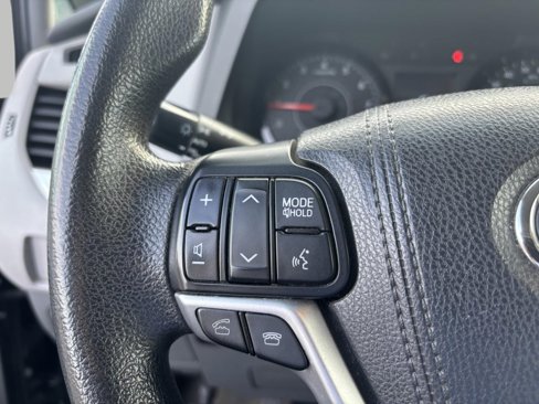Used 2015 Toyota Sienna LE image 17