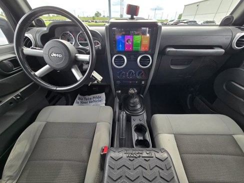 Used 2010 Jeep Wrangler Sahara image 5