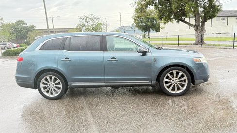 Used 2010 Lincoln MKT AWD image 5