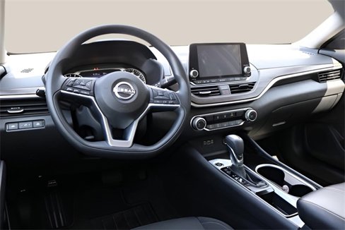 Used 2024 Nissan Altima 2.5 SV image 14