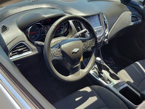 Used 2018 Chevrolet Cruze LT image 6