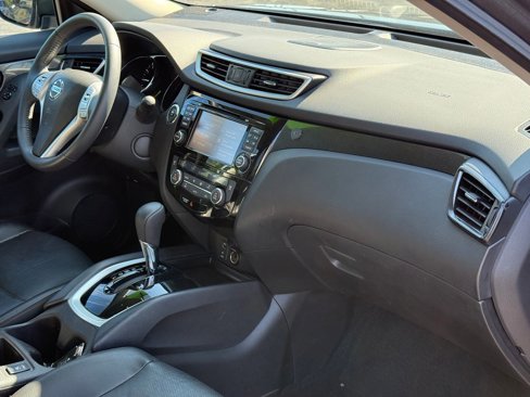 Used 2016 Nissan Rogue SL image 25
