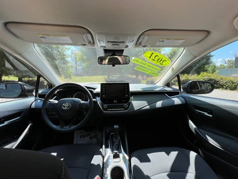 Used 2021 Toyota Corolla LE image 11