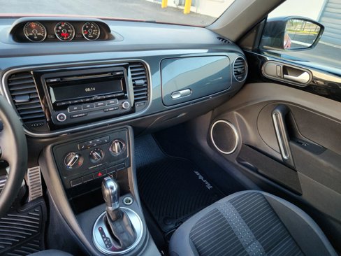 Used 2013 Volkswagen Beetle 2.0T image 8