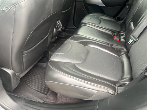 Used 2018 Jeep Cherokee Overland w/ Technology Group image 8