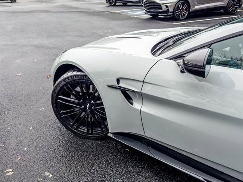 New 2025 Aston Martin V8 Vantage Coupe image 9