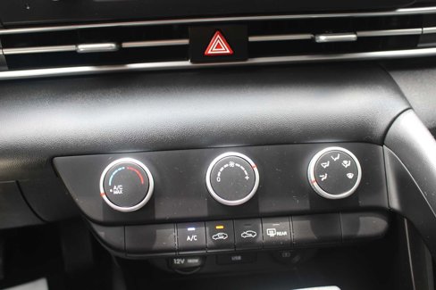 Used 2023 Hyundai Elantra SE image 31