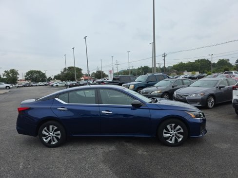 Used 2024 Nissan Altima 2.5 S image 3