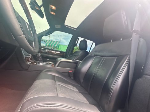 Used 2017 Lincoln Navigator Select image 14
