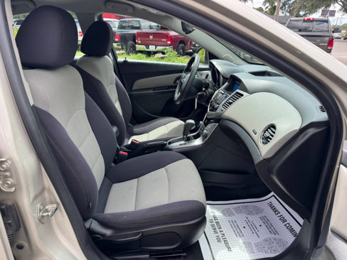 Used 2013 Chevrolet Cruze LS image 32