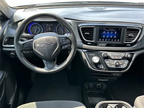 Used 2019 Chrysler Pacifica Touring Plus w/ S Appearance Package image 10