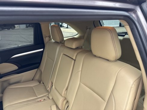 Used 2019 Toyota Highlander XLE image 10