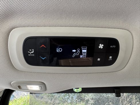 Used 2019 Chrysler Pacifica Limited w/ Advanced Safetytec Group image 31