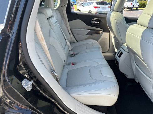 Used 2019 Jeep Cherokee Limited image 34
