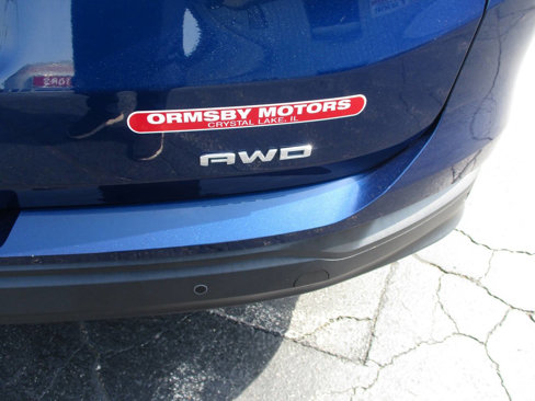 Used 2023 GMC Terrain SLE w/ Driver Convenience Package image 10