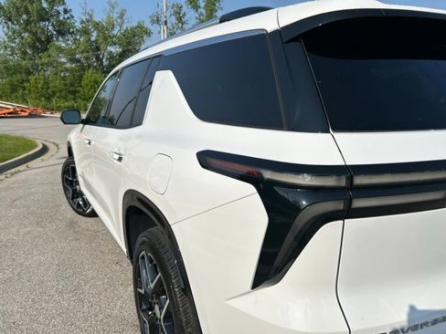 Used 2024 Chevrolet Traverse RS image 50