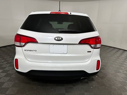 Used 2015 Kia Sorento LX image 4
