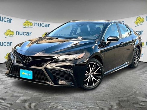 Used 2023 Toyota Camry SE image 3