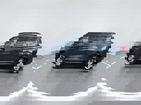 Used 2022 Ford Explorer XLT image 11