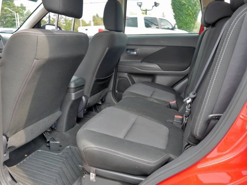 Used 2017 Mitsubishi Outlander SE image 18