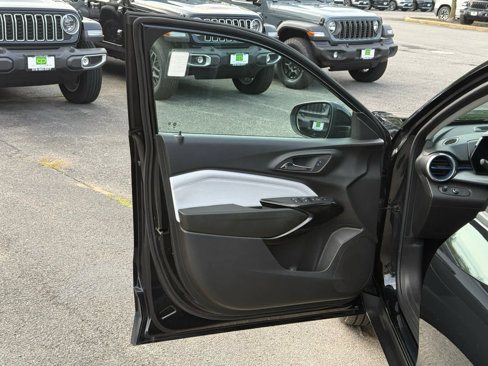 Used 2024 Chevrolet Trax LT image 17