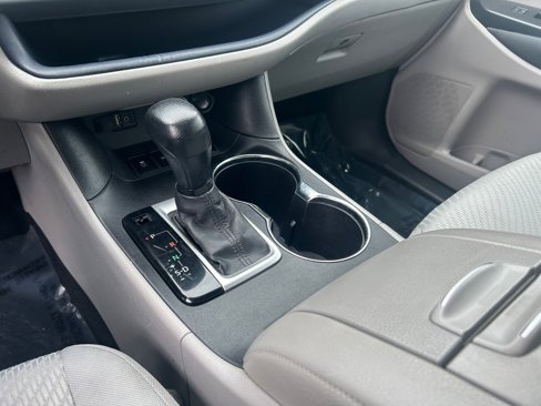 Used 2016 Toyota Highlander LE image 18