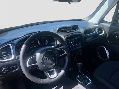 Used 2021 Jeep Renegade Latitude image 9