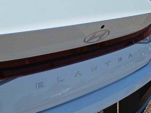Certified 2024 Hyundai Elantra SE image 12