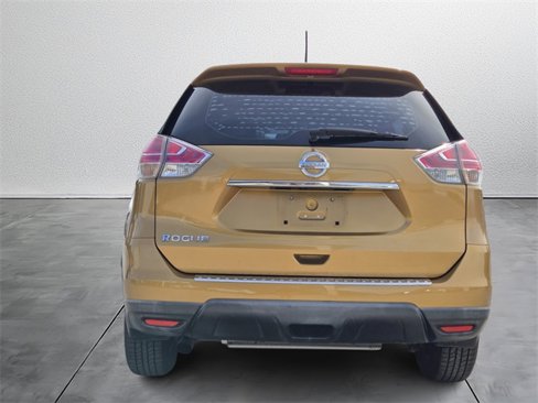 Used 2015 Nissan Rogue S image 4