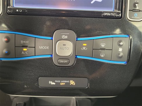 Used 2015 Nissan Leaf SV image 15