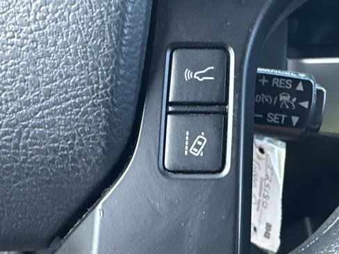 Used 2018 Toyota Tacoma SR image 15