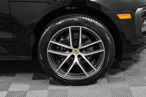 Used 2025 Porsche Macan image 40