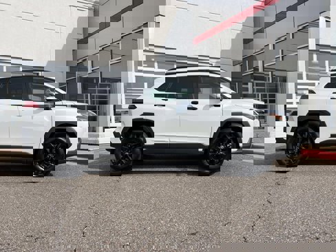 Certified 2022 Toyota Corolla Cross LE w/ Moonroof Package image 16