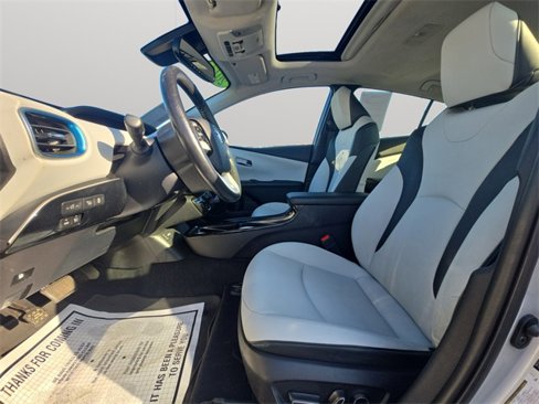 Used 2017 Toyota Prius Four image 8