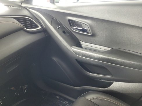Used 2022 Chevrolet Trax LT w/ LT Convenience Package image 32